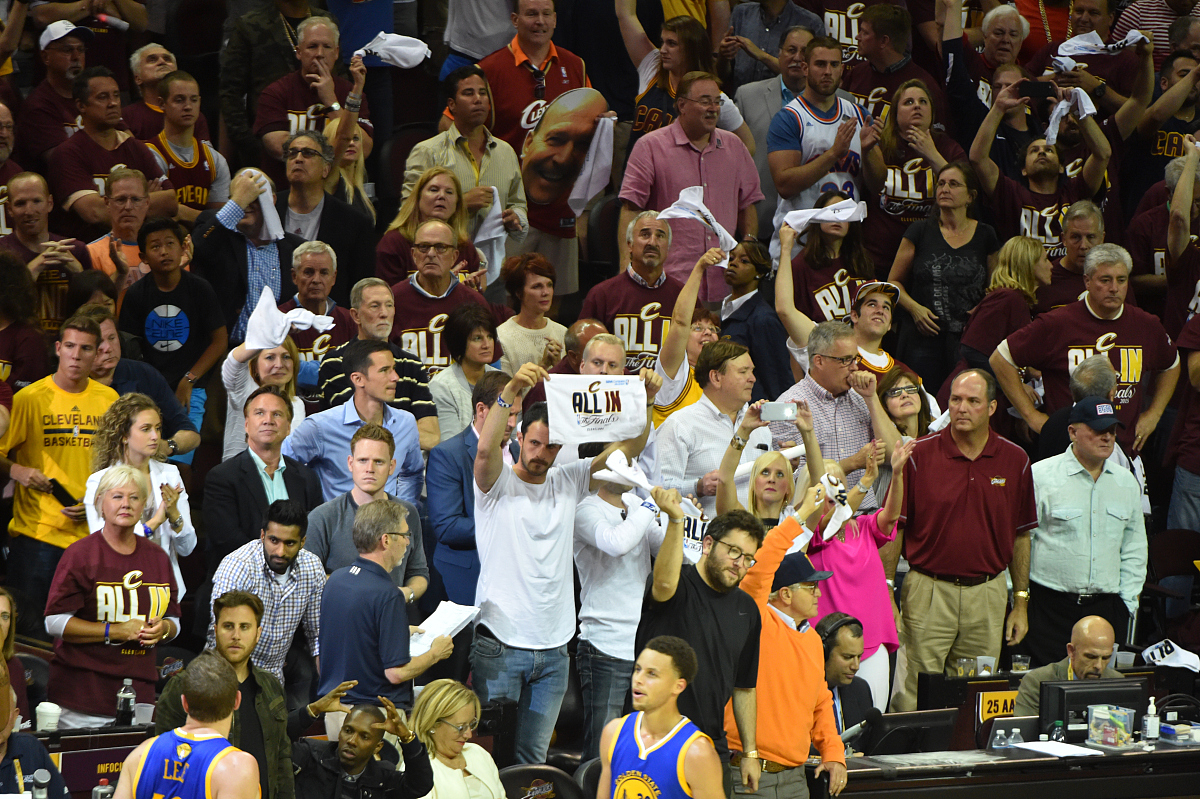 注册领彩金包含洛杉矶湖人训练开放日，集结日完成体检引欢呼，欧篮联在即，球队文化再被提及的词条